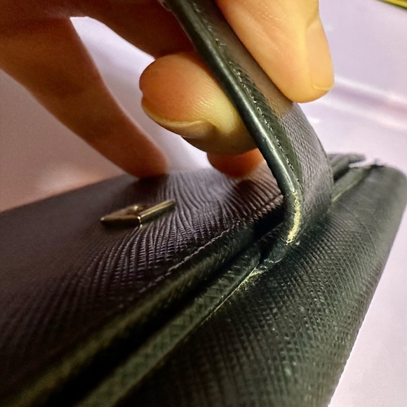 Black Salvatore Ferragamo Nero Pebble Calf Square Wallet - Picture 4 of 12